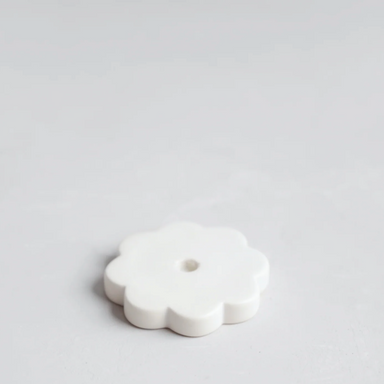 ceramic flat flower-shaped candleholder