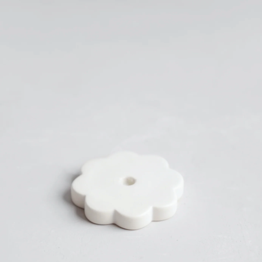 ceramic flat flower-shaped candleholder