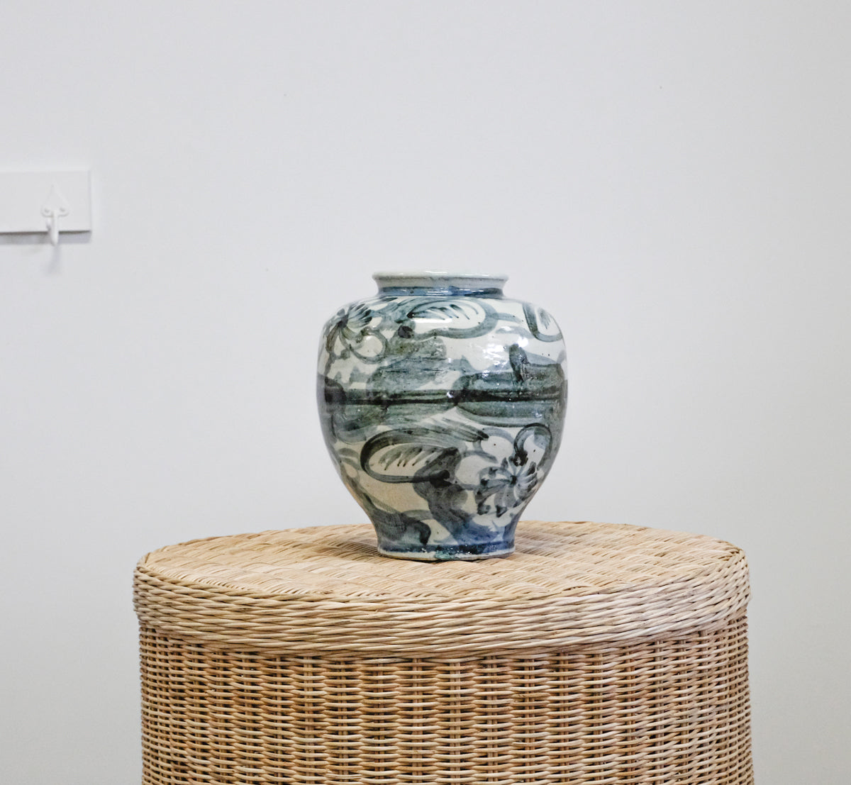 blue and white floral Chinese pottery jar