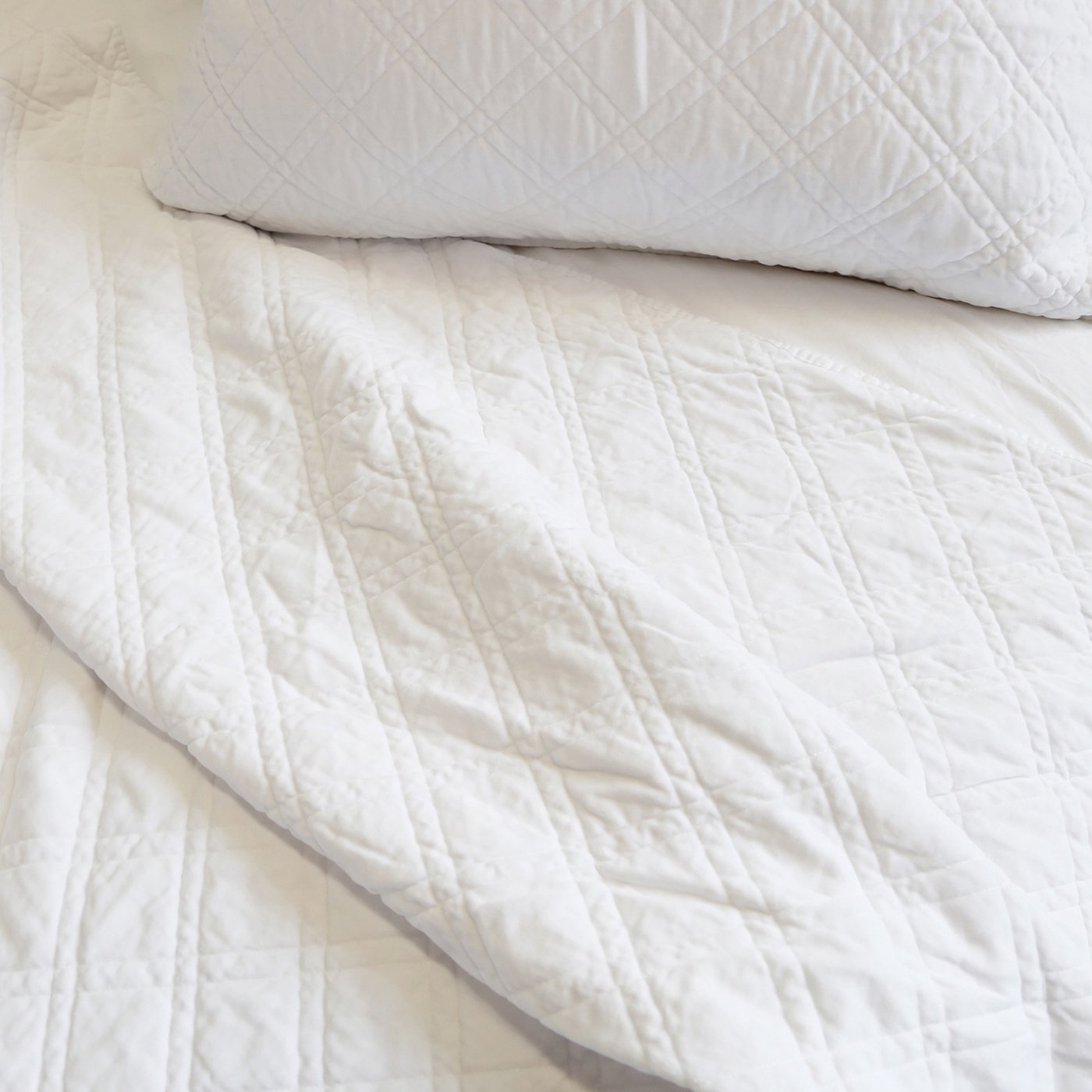 white diamond quilted velvet coverlet